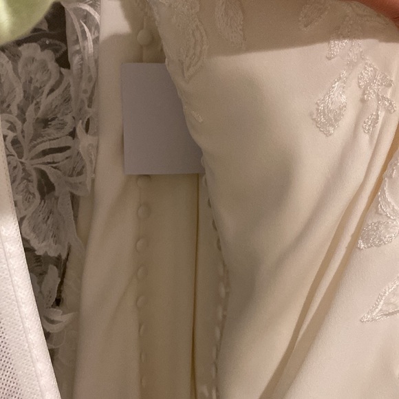 Essence of Australia ivory wedding gown (FINAL PRICE✨) - Picture 12 of 14